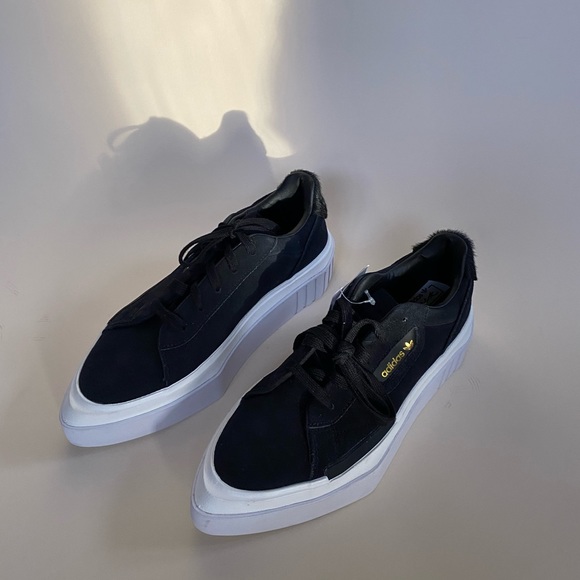 Adidas - HYPERSLEEK Casual Sneaker - Picture 1 of 7